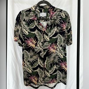 Siksilk Hawaiian shirt size small (matching swim shorts available!)